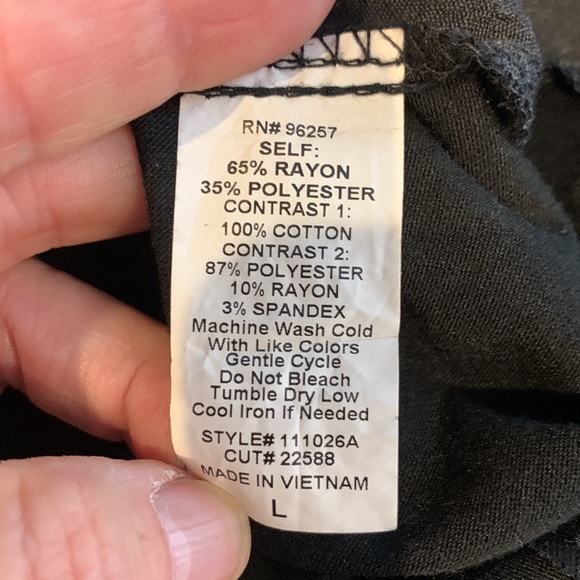 PerSeption Concept black sleeveless top size Lg. Crocheted details - Picture 6 of 6